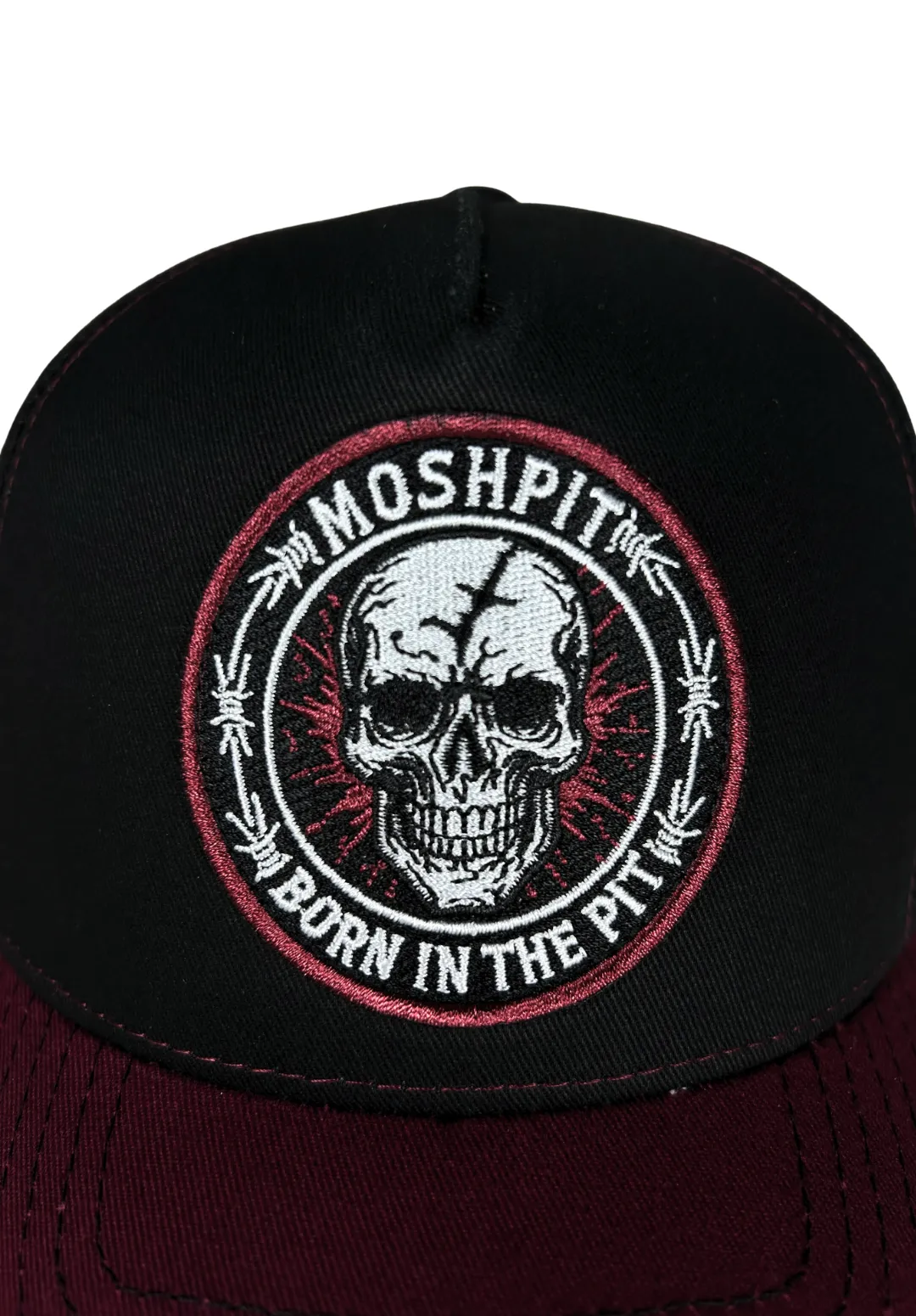 Casquette BRUISED noire et bordeaux Moshpit avec patch tissu brodé crâne Born In The Pit et taille ajustable
