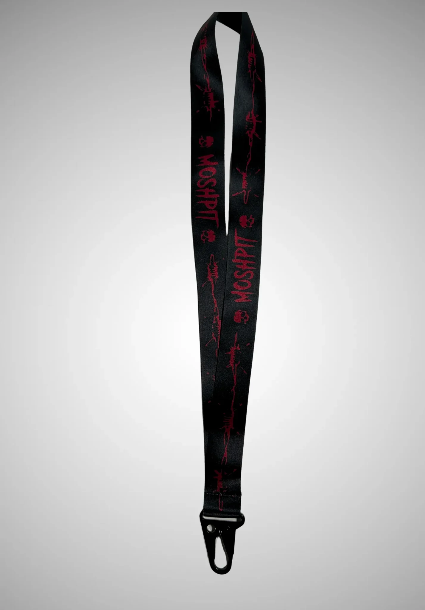 Tour de cou Moshpit noir et rouge avec motifs crânes et crochet métallique