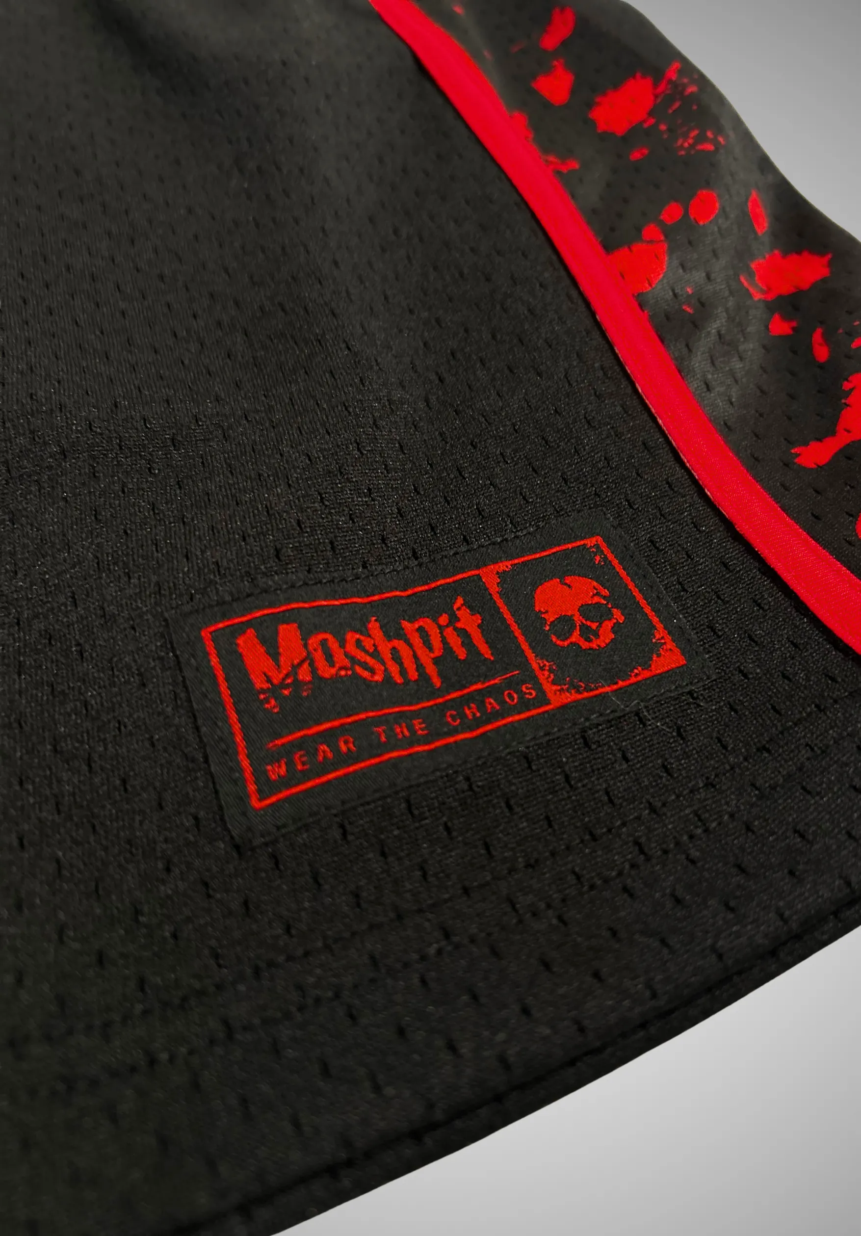 Short Moshpit 666 noir et rouge en mesh lourd avec poches latérales