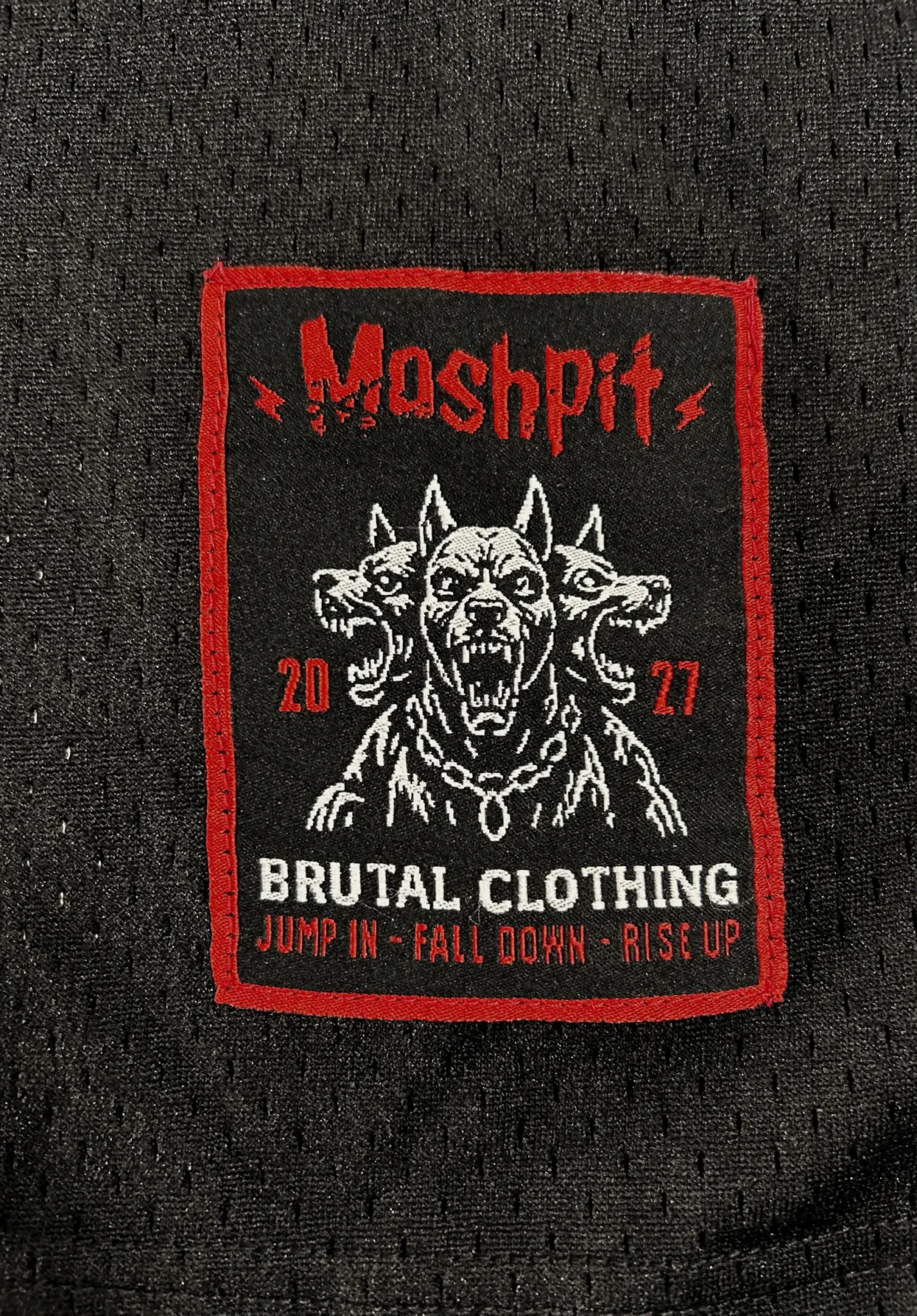 Jersey Moshpit 666 noir et rouge en mesh avec logo brodé et patch cousu