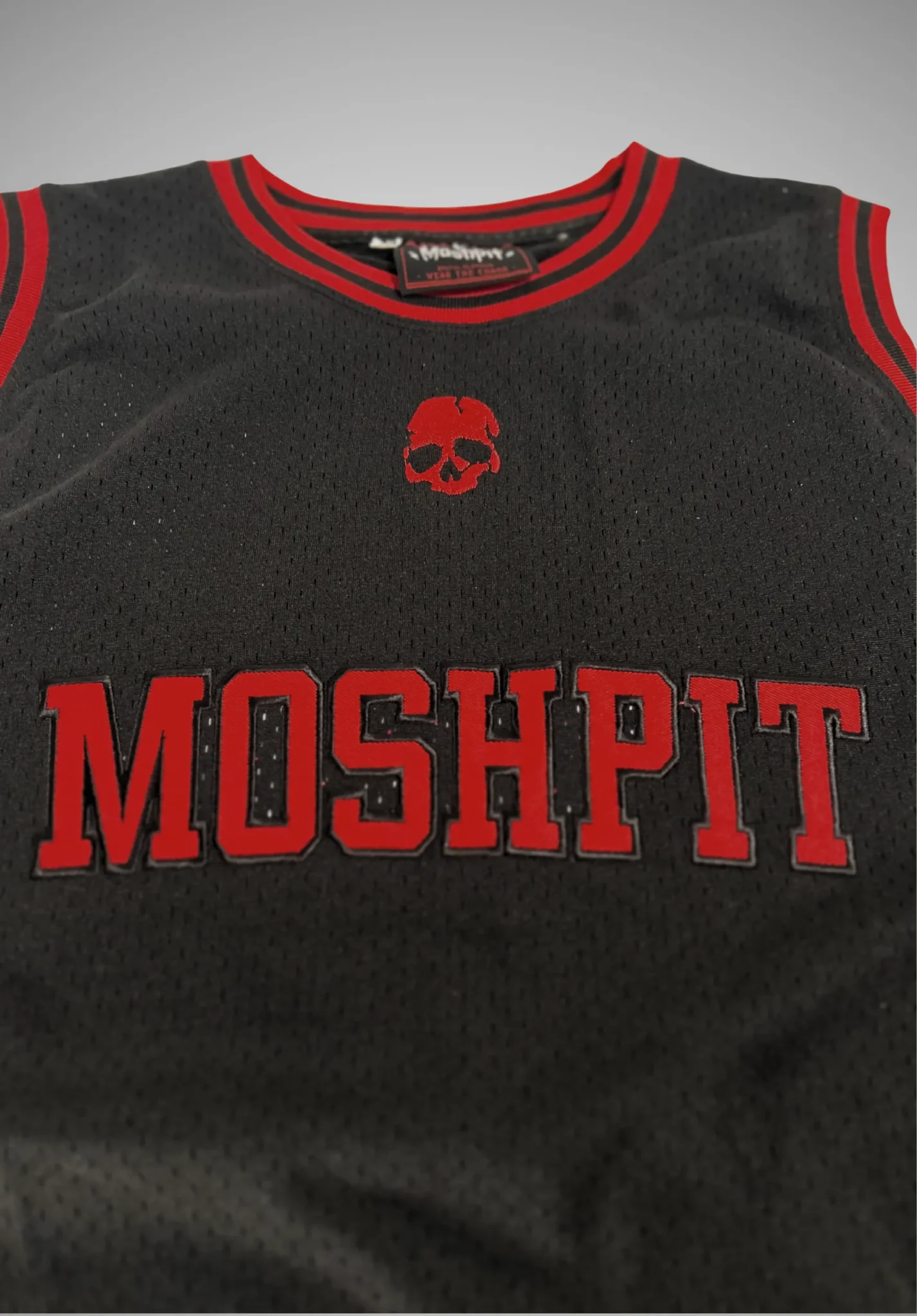 Jersey Moshpit 666 noir et rouge en mesh avec logo brodé et patch cousu