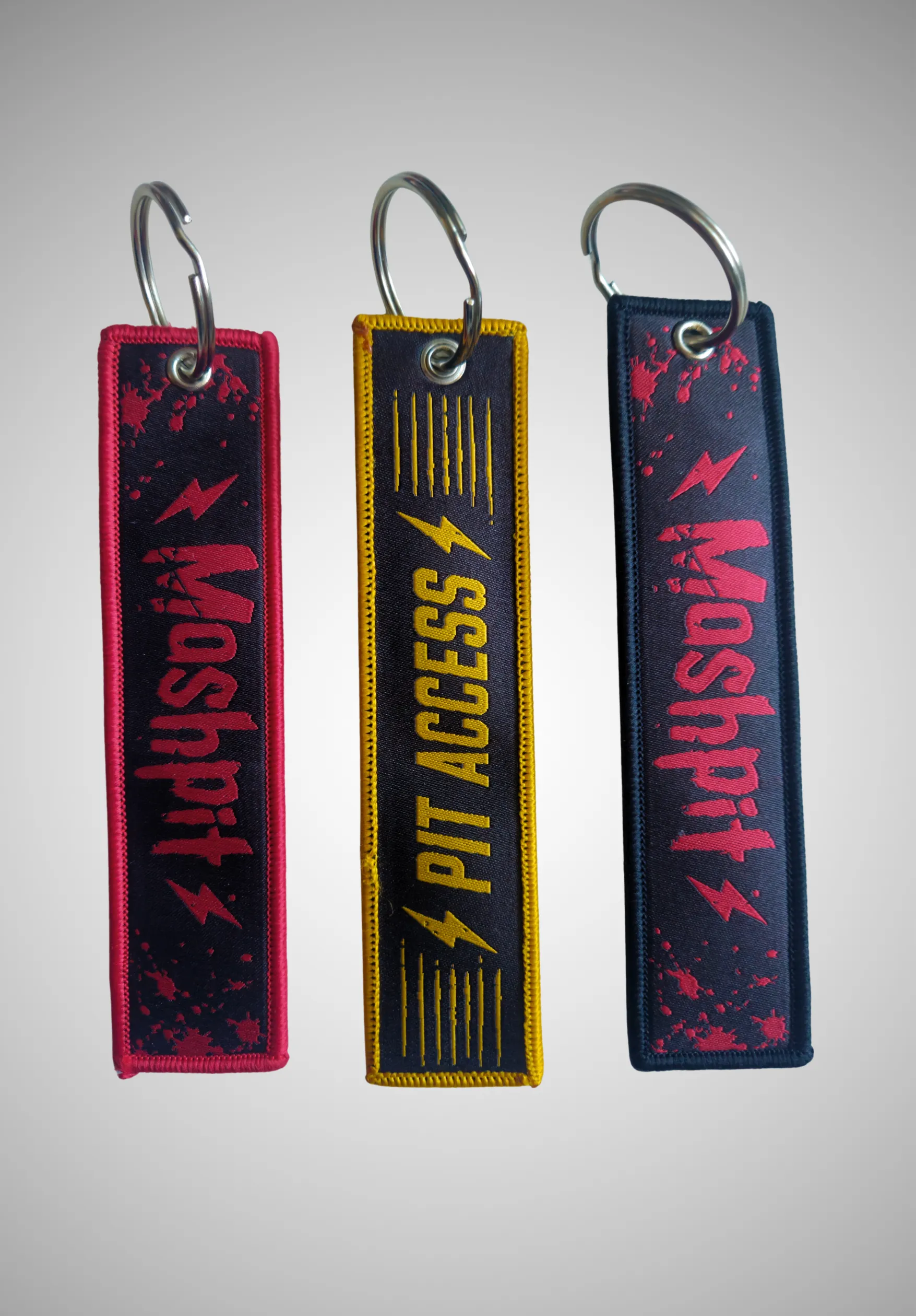 Porte-clés tissé PIT ACCESS rouge et noir Moshpit avec design recto verso